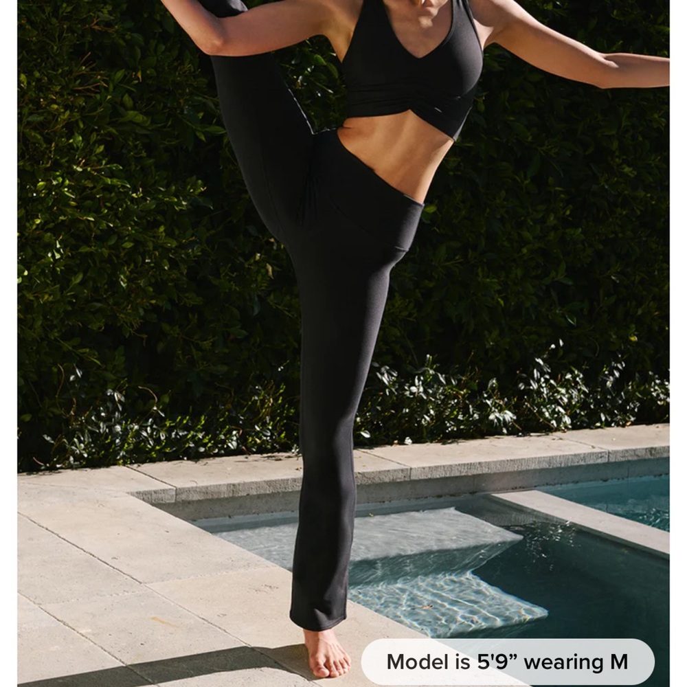 ALO Airbrush High-Waist Bootcut Legging in Black